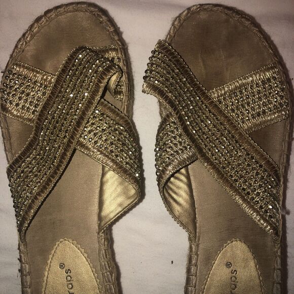 9 M Bare Traps Tan Ladies Womens Shoe Sandal Flip Flip Sparkle Silver Gold Tense - Picture 2 of 11